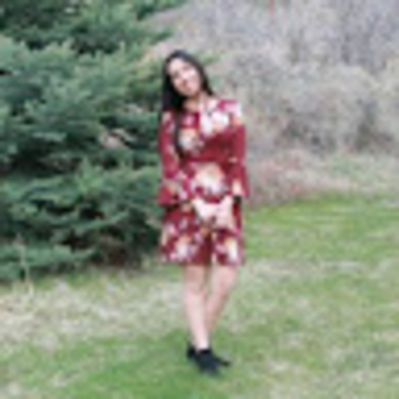 Meet your Posher, Yunuen - Picture 1 of 1